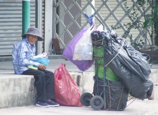These days 80-year-old bottle collector Bunlert Nutnom often feels ill. Her feet and stomach hurt and she has to rest every 100 meters.